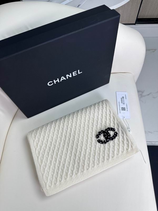 Chanel scarf E03